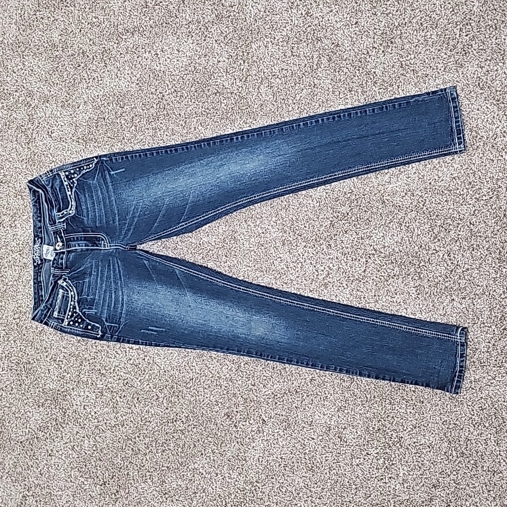 REVOLT SIZE 8